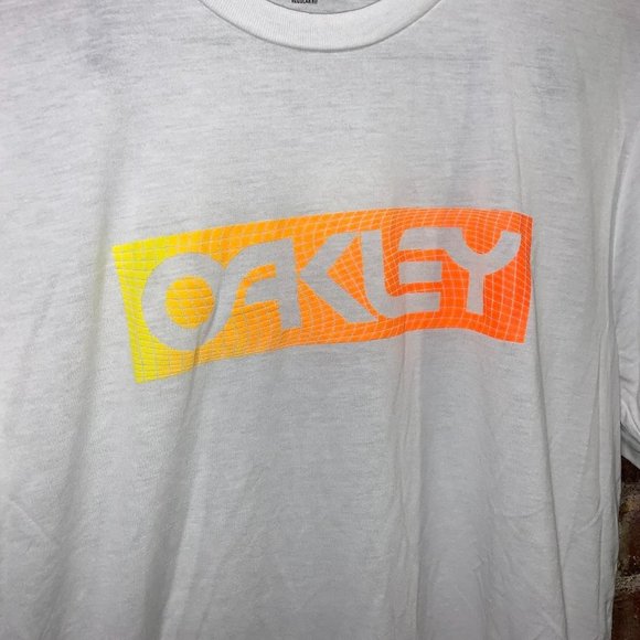 New Oakley White Box Logo T Shirt with Tags - Picture 3 of 4